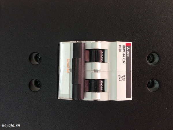 Thanh nguồn điện PDU 12 cổng 3 chấu